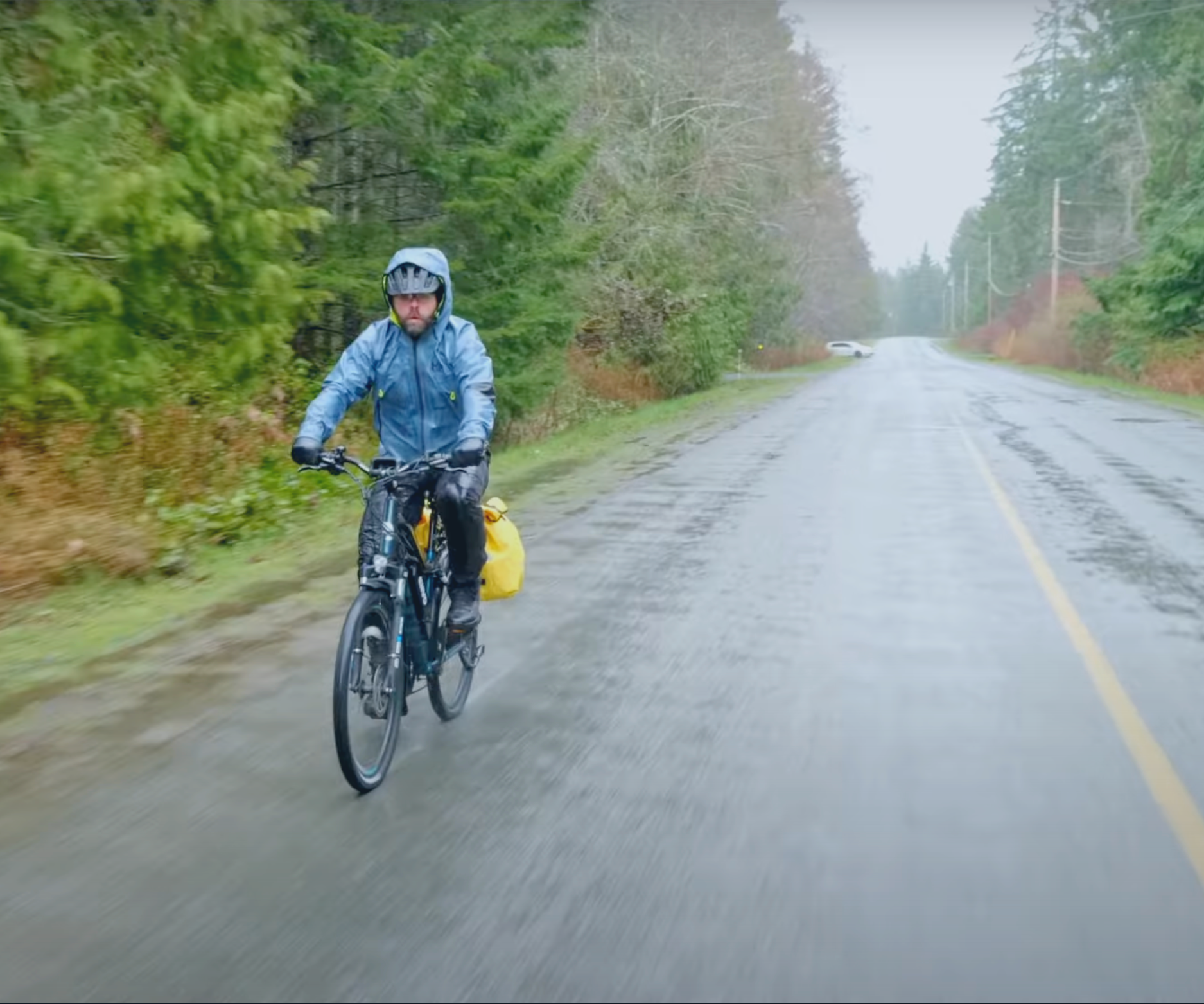 Faire du vélo électrique sous la pluie | EBIKEBC