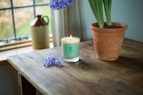 Monthly candle subscription with free delivery in the UK