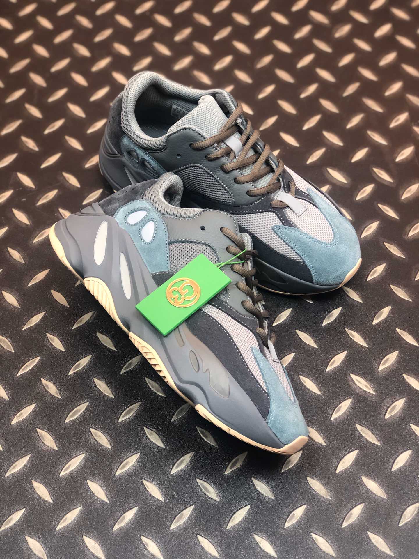 adidas YEEZY Yeezy Boost 700 –