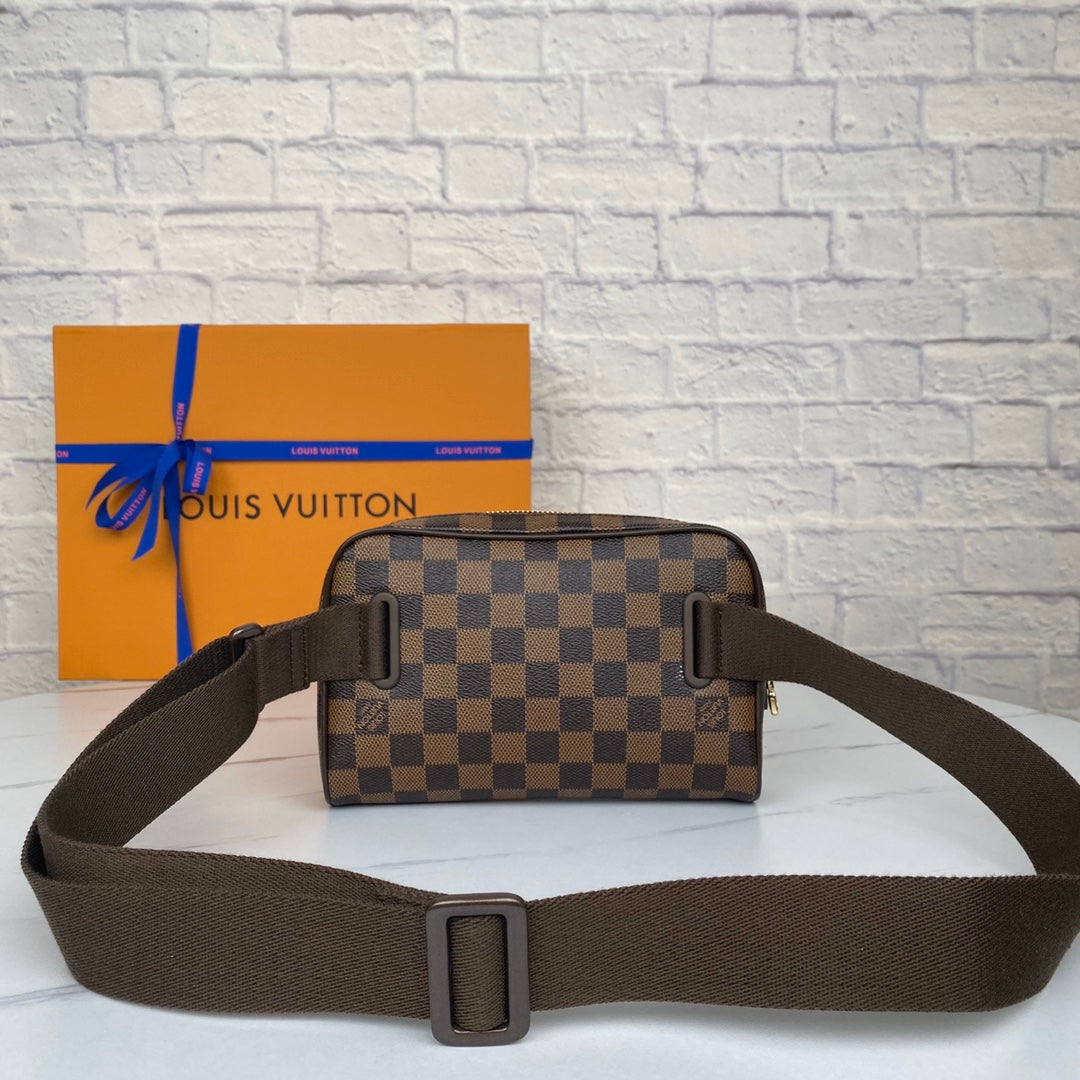 Louis Vuitton heuptassen collecties vind je in Sneakerstad