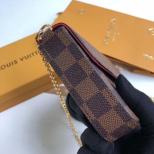 Bandolera Louis Vuitton logo dos piezas – phamadripshop