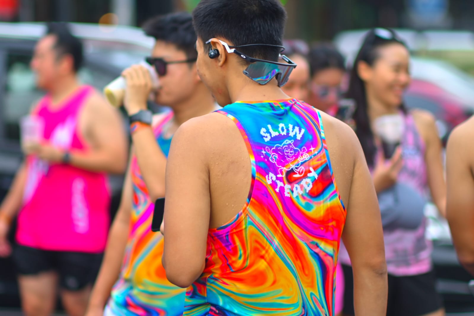 Puluhan Runners Meriahkan Suasana Pagi di Grand Island Dengan Jersey Penuh Warna