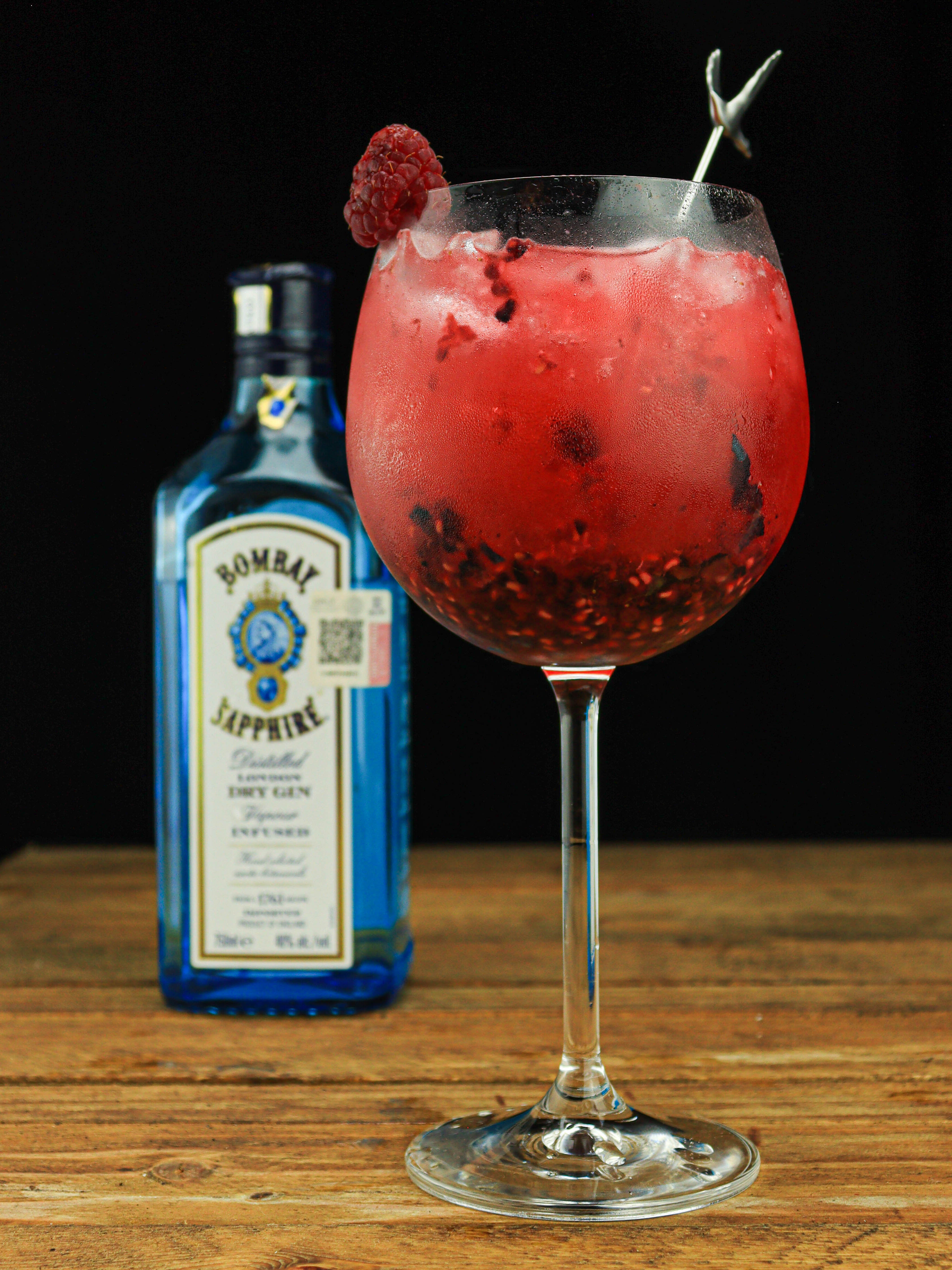 Gin & Tonic (frutos rojos) – Mr. Brown House of Spirits