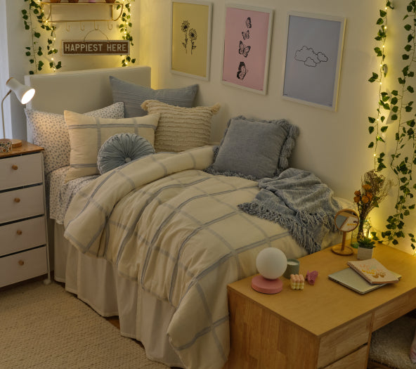 cottagecore aesthetic room with string lights