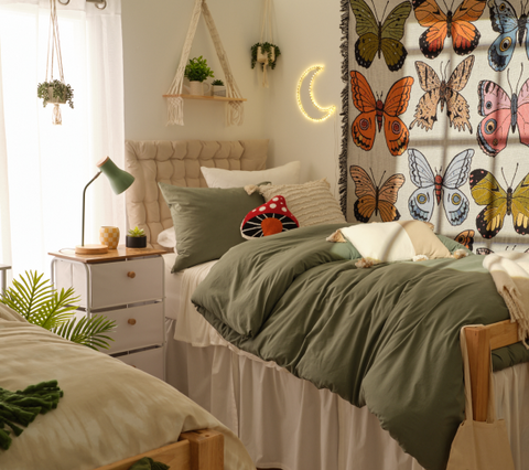 Boho bedroom with plants
