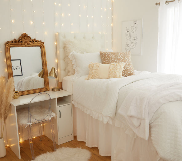 That Girl aesthetic room decor from Dormify