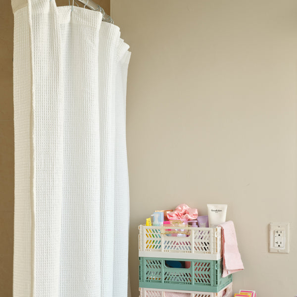 https://cdn.shopify.com/s/files/1/0607/1844/8811/products/Bath_ShowerCurtain_WhiteWaffle_600x600.jpg?v=1681161299