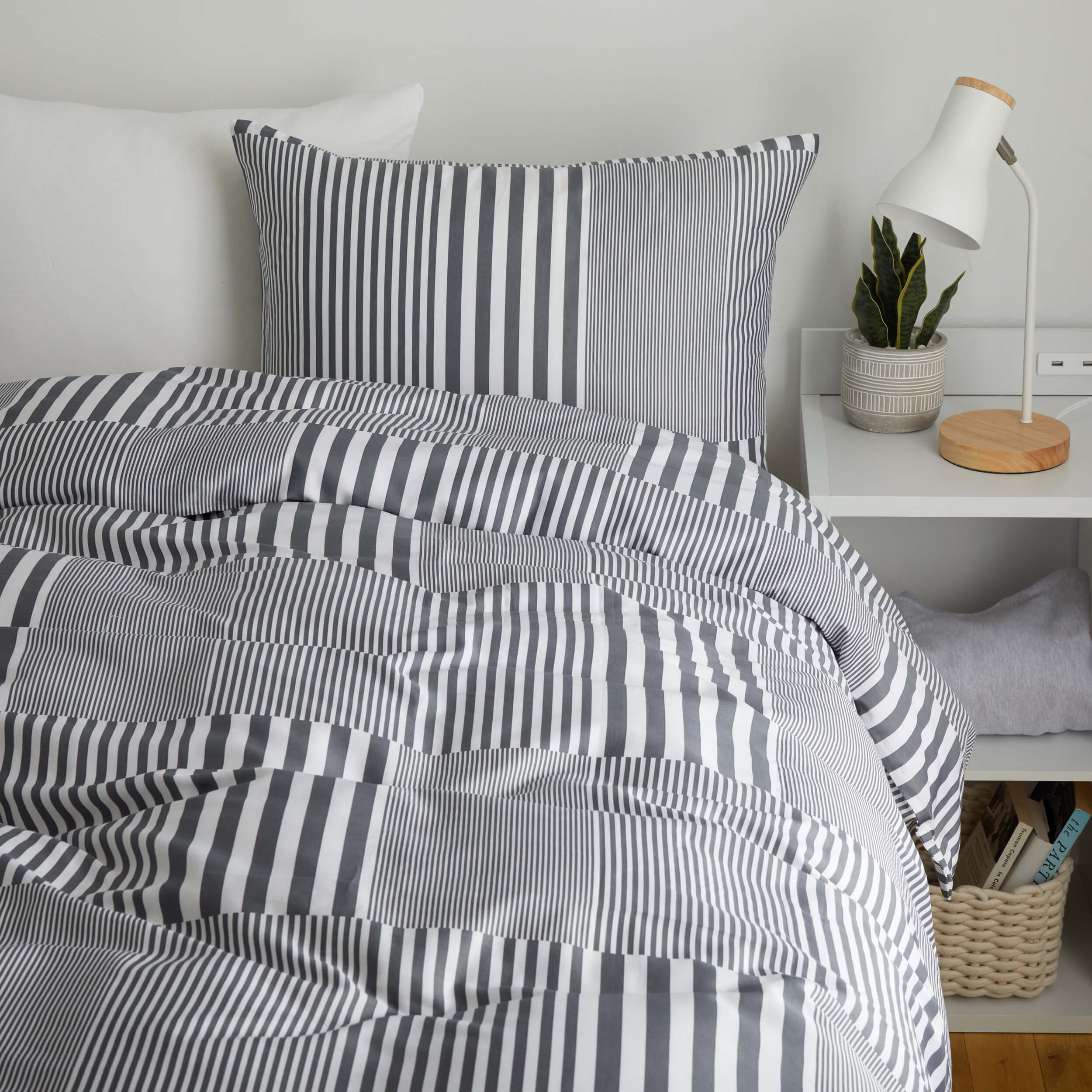 https://cdn.shopify.com/s/files/1/0607/1844/8811/products/Denver_Blocked_Striped_Duvet_Grey_004.jpg?v=1657131770