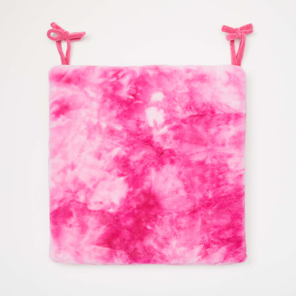 https://cdn.shopify.com/s/files/1/0607/1844/8811/products/TieDye_Faux_Fur_Seat_Cushion_HotPink_003_600x600.jpg?v=1657244157