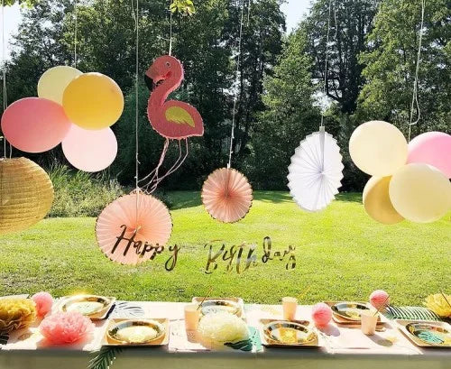 Tropical Geburtstagsparty, Balloncluster, Lampion, Fächer und Partygeschirr in Rosa, Gelb, Weiß mit Flamingo Pinata