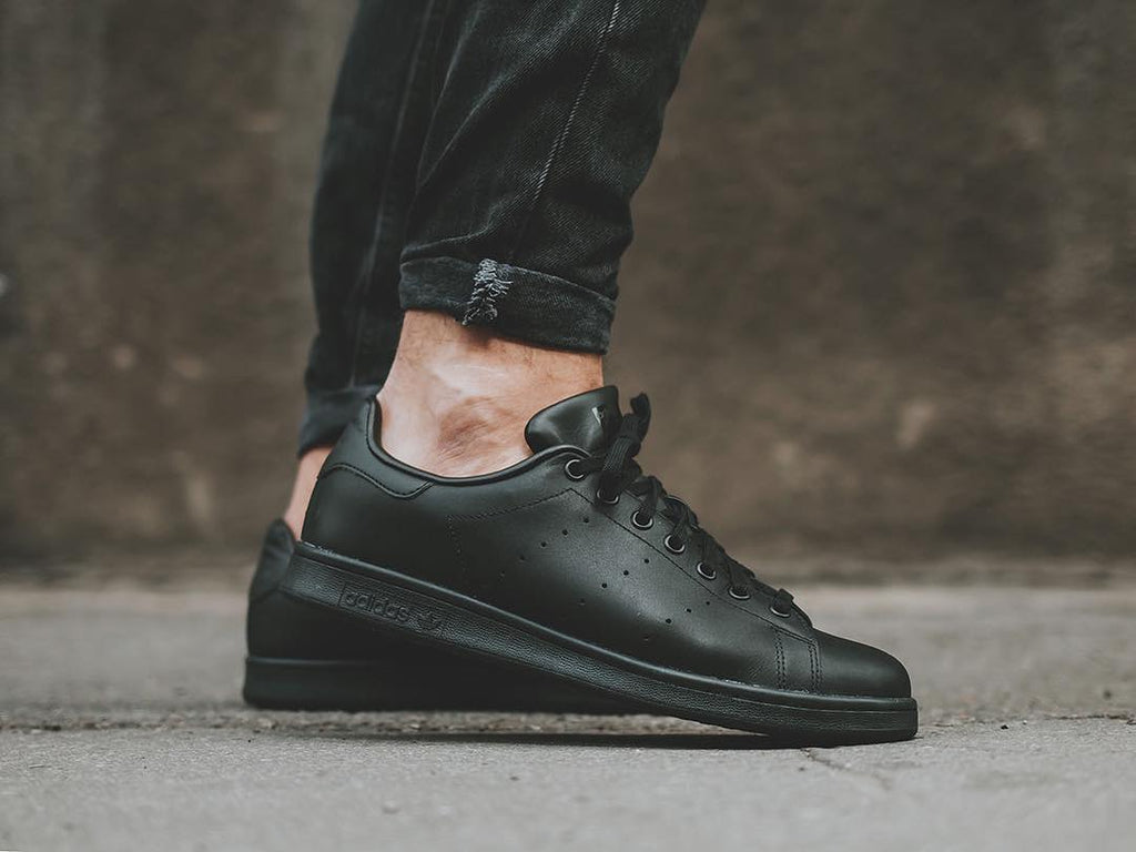 adidas stan smith all black