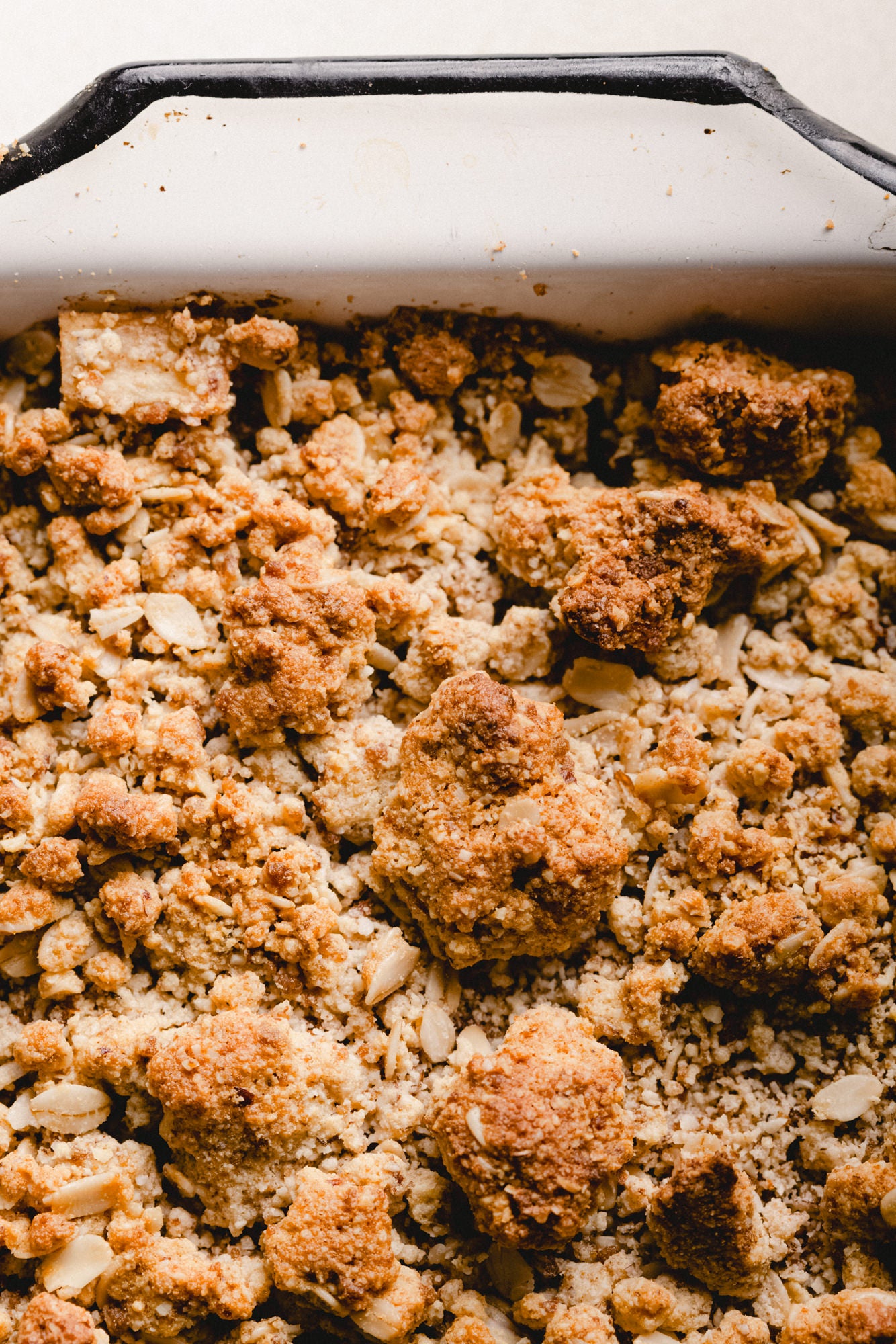 apple crumble food photography