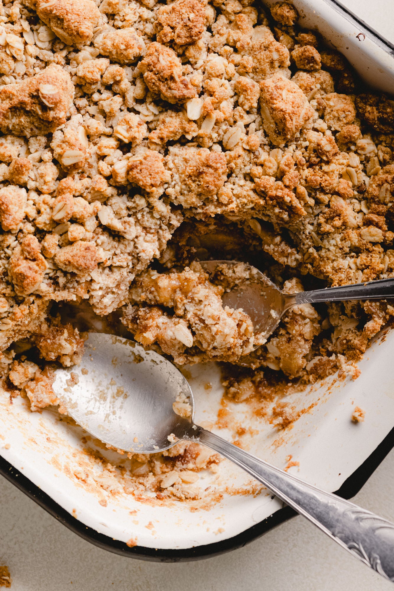 apple crumble food photography