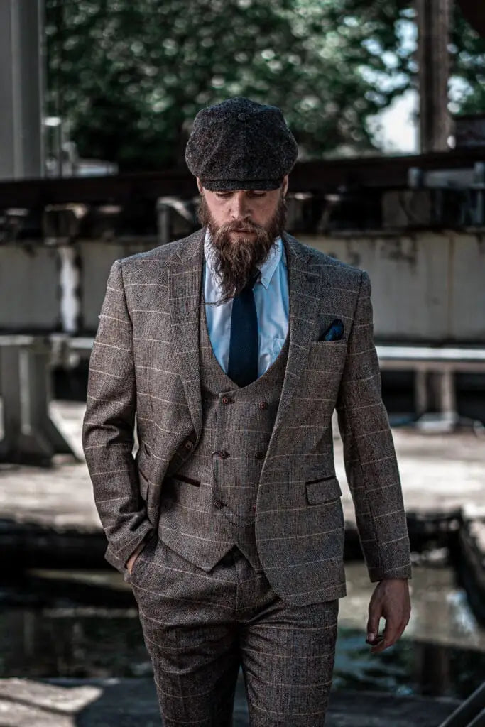 Costume trois pièces gris / bleu marine à chevrons style Peaky