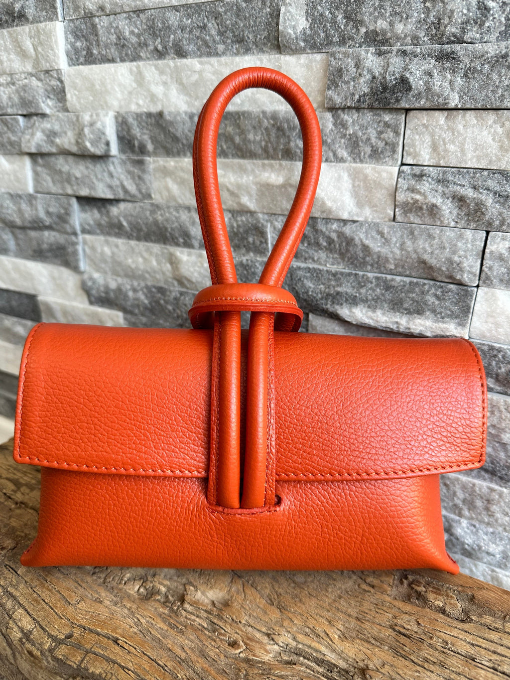 Pétillante leather clutch bag Louis Vuitton Navy in Leather - 27354362