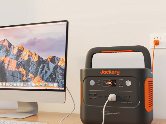 Jackery solar generator is used to power daily household appliances