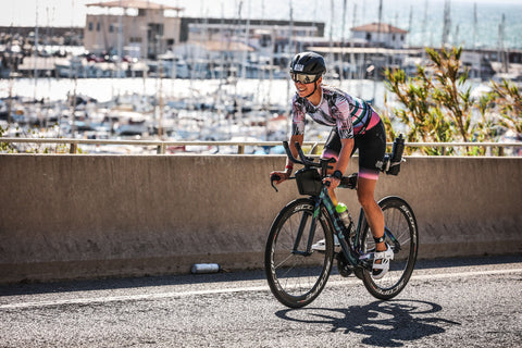 Lotte van Trigt op de fiets