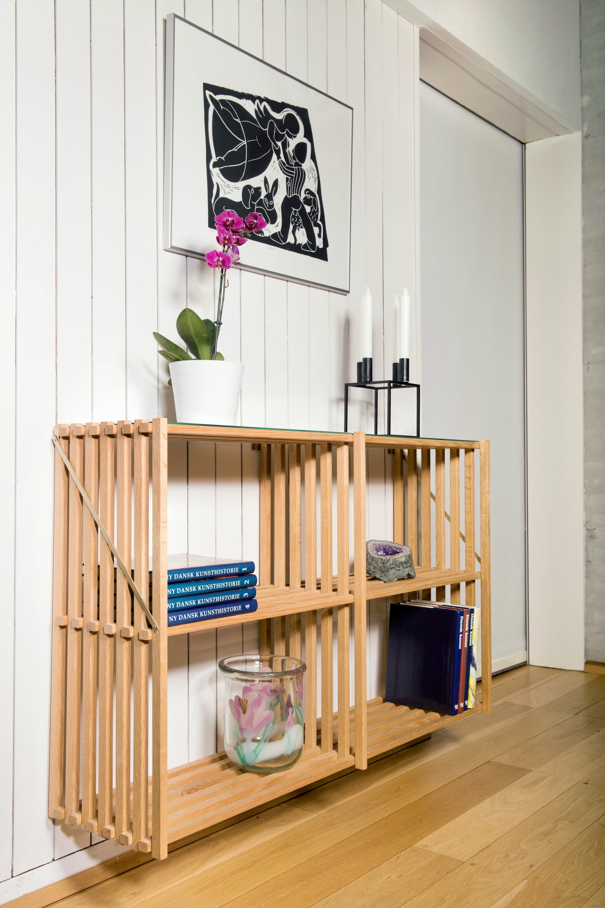 FLOAT 119 The Floating Bookcase – Thorvald