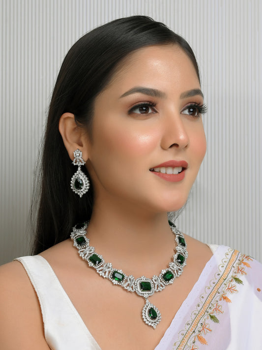 Buy Green Hanging Stone Diamond Necklace in India | Chungath Jewellery  Online- Rs. 769,000.00
