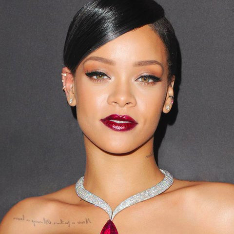 Rihanna porte des lentilles ?