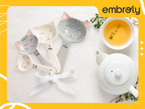 Cat-shaped ceramic spoons