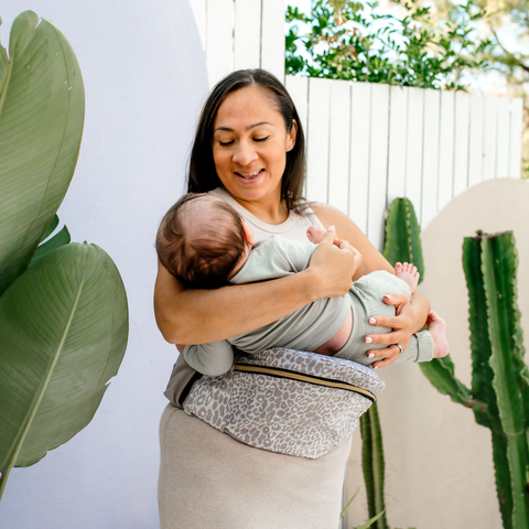 Breastfeeding mother using the Hackerlily HipSurfer