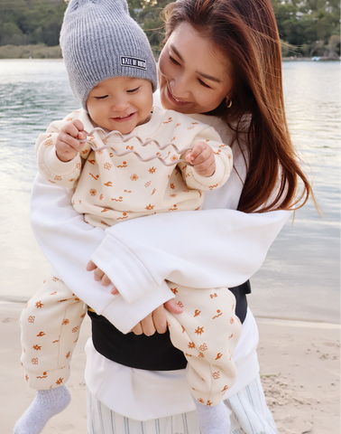 best baby carrier for the winter time - hipsurfer hipseat 