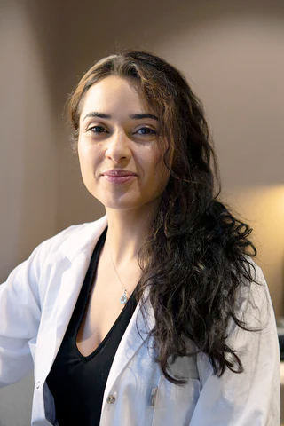 Hudläkare Anahita Ghorbani berättar hur huden påverkas av menscykeln och varför vi får mer finnar