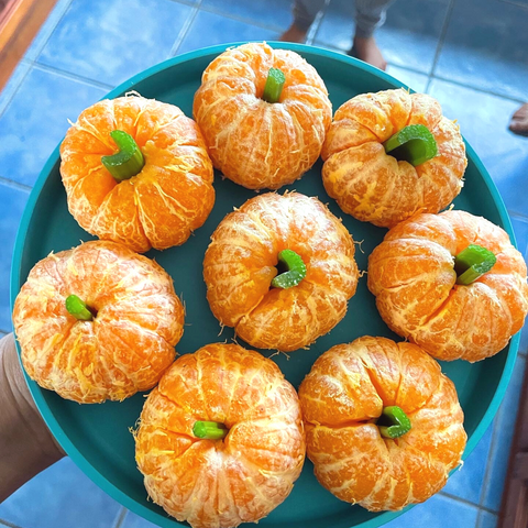 Healthy Halloween Mandarin Pumpkins