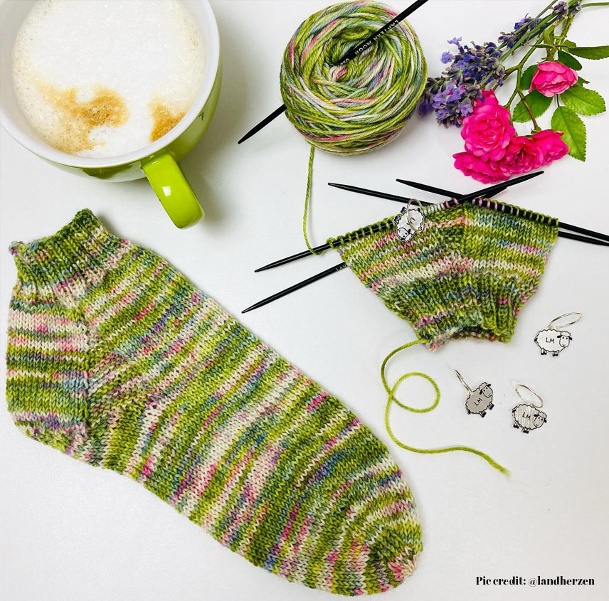 Knit 5 quick winter knitting projects using wooden knitting needles