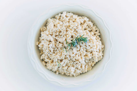 White garlic creamy pasta in bowl seen from above