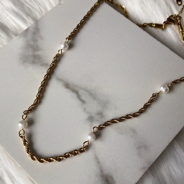 The Pearl & Gold Rope Chain Necklace