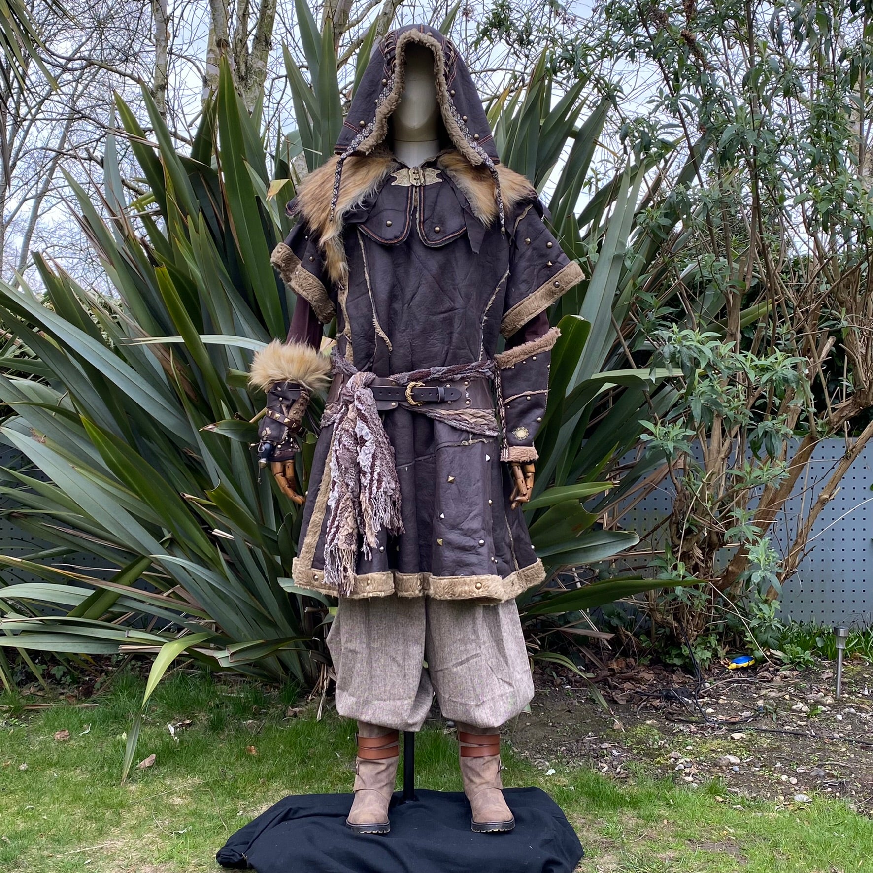 Dark Warlock (Brown) – LARP Costumes