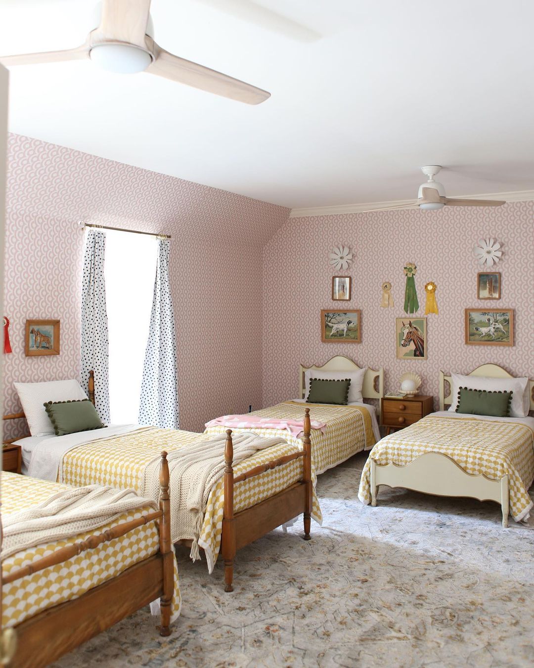 A sisters bedroom with 4 beds.