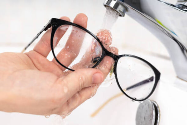 the right way to clean glasses