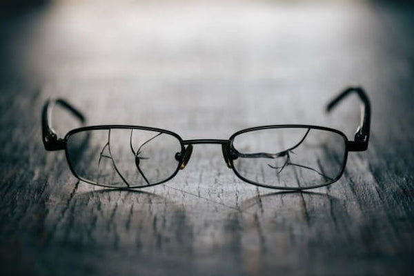 High temperatures can cause eyeglass lenses to crack