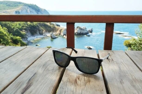 Difference between polarised and non-polarised sunglasses