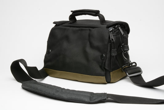 Kitsch 35MM Snapshot Vintage Camera Faux Leather Box Crossbody Bag, Black