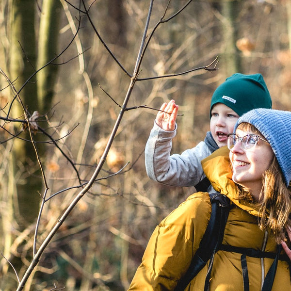 Mit der HOMB Rückentrage im Wald