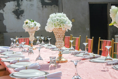 Table arrangement with flowers