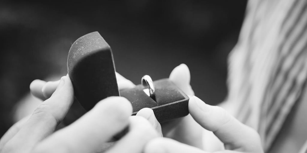Man proposing to his girlfriend black and white photo