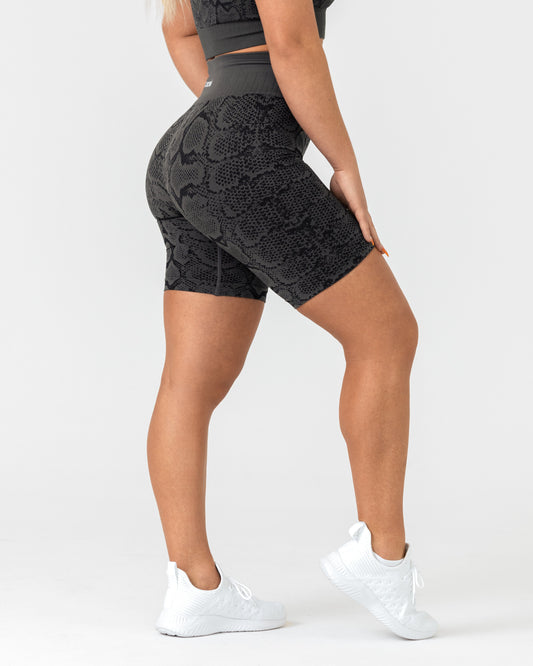 OLOORÌ on Instagram: 🤩Seeking stylish activewear that flatters your  figure? Look no further! Our seamless shorts are designed with a scrunch  butt that enhances your curves and boosts your confidence. Grab one