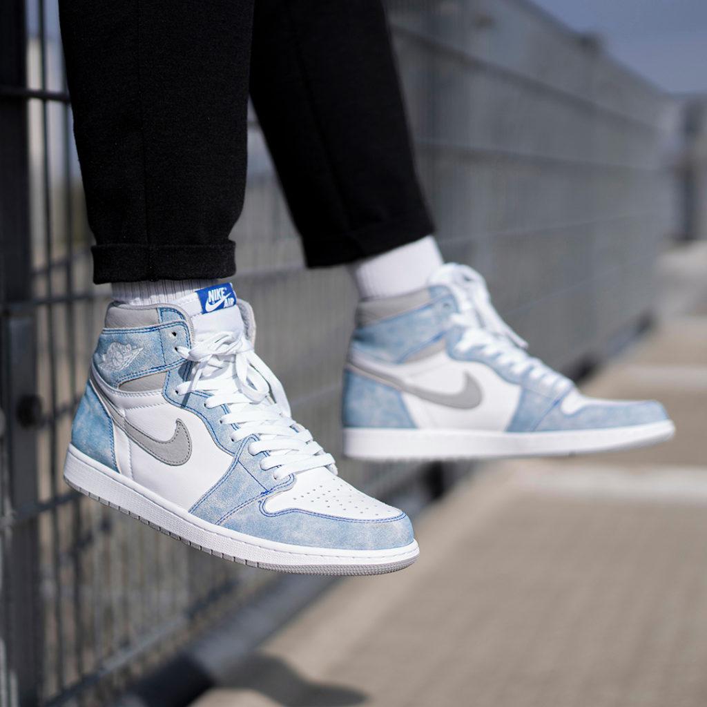 air jordan retro 1 high og hyper royal