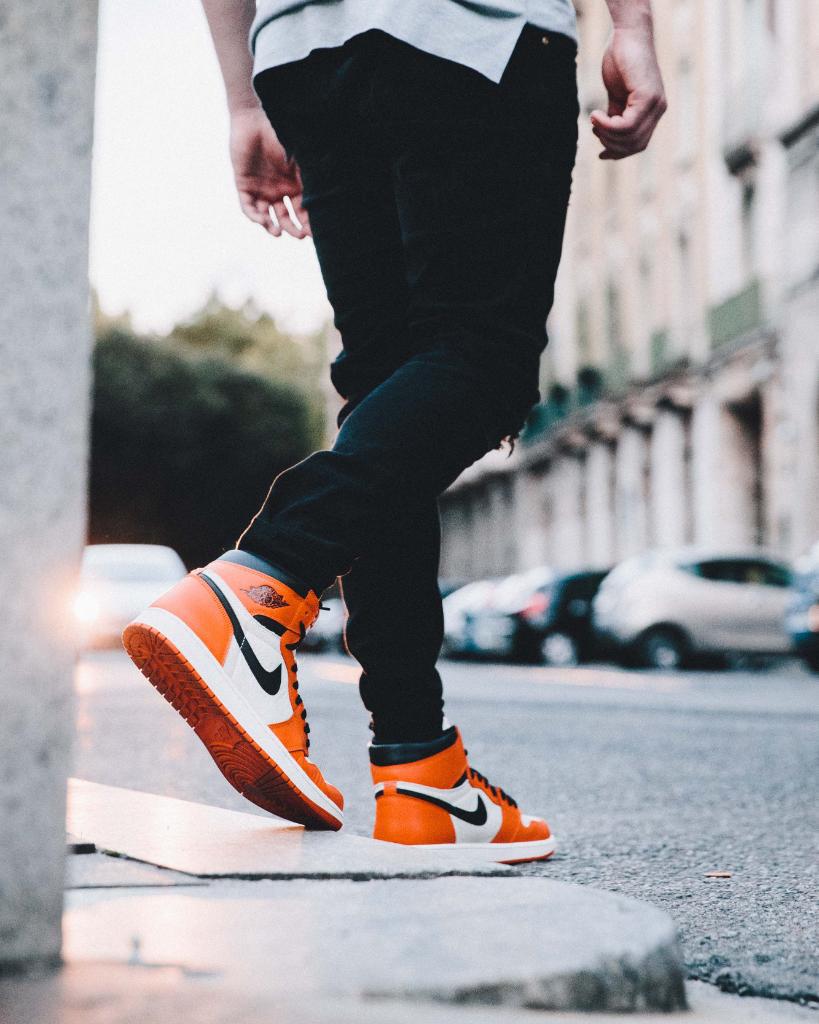 air jordan shattered backboard away