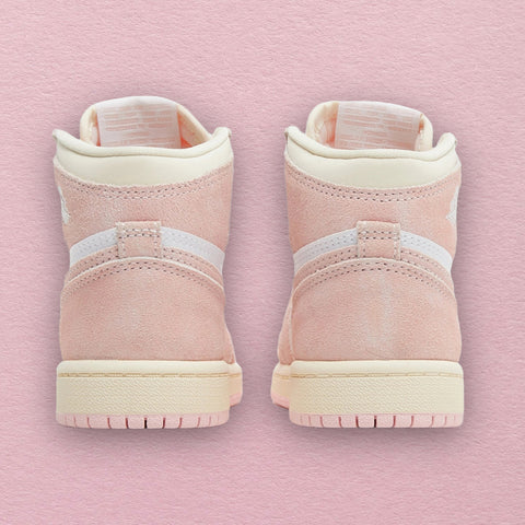 Nike Air Jordan 1 Retro High OG 'Washed Pink' Women Sneaker with soft pink leather upper, white accents on the Swoosh, laces, and midsole, and a Nike Air tongue tag.