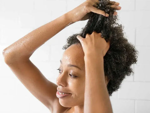 woman combing her fro with her fingers