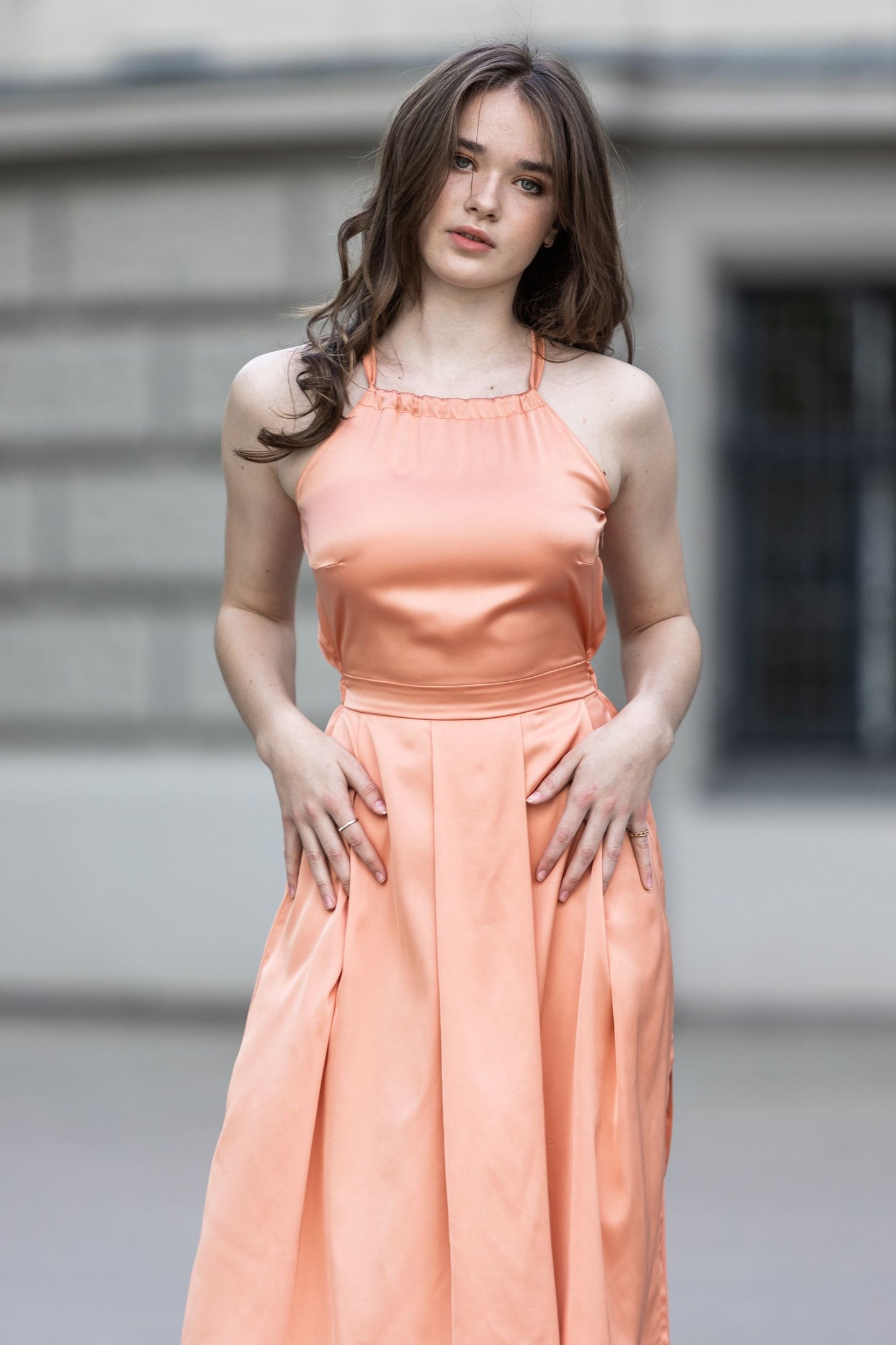 Half-length peach dress around the neck