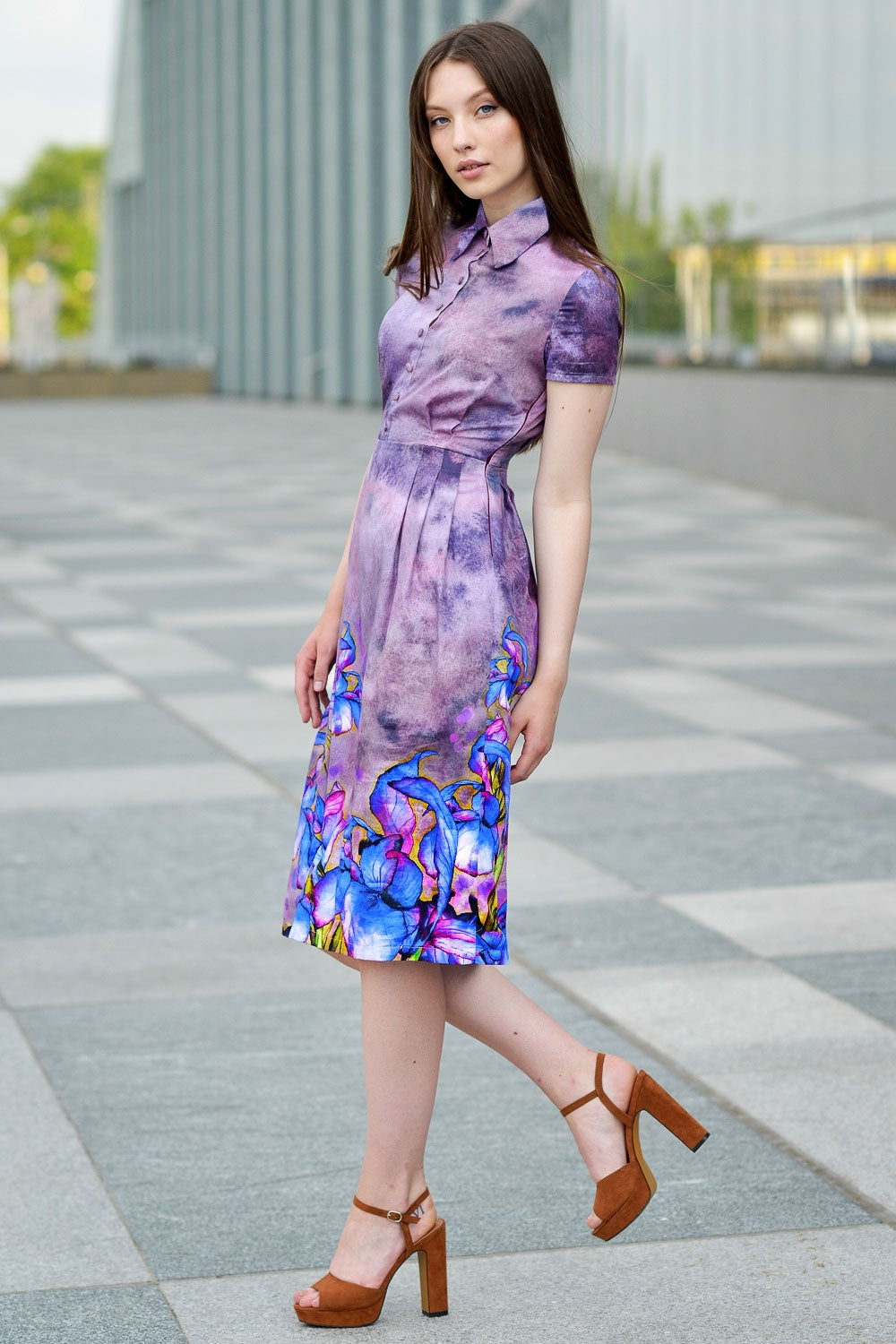 Brown collar dress with painted iris print