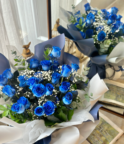 Blue rose bouquets with white pearls