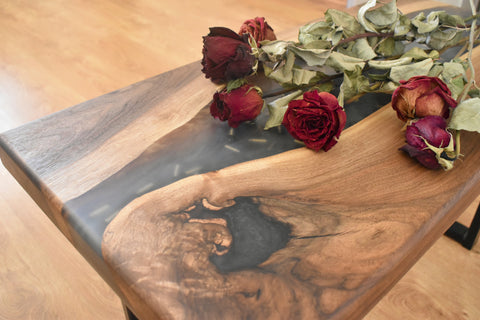 Dried roses on wood table